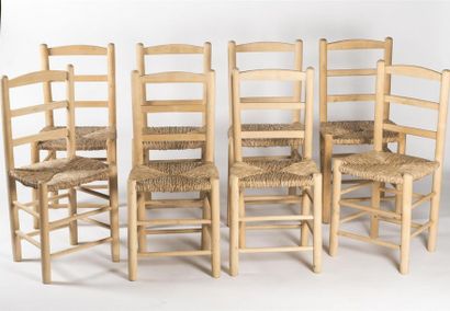 null Dans le goût de Charlotte PERRIAND (1903-1999) 
Suite de six chaises proche...