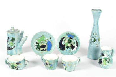 null Marie- Christine TREINEN (20ème siècle)
Suite de huit pièces comprenant un vase,...