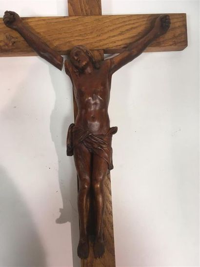 null Crucifix avec Christ en bois sculpté
H Christ : 30 cm
Accident