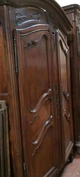 null Armoire lyonnaise corniche galbé