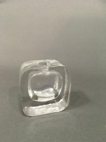 null Petit vase soliflore en verre
H: 7 - L: 7- P: 4 cm