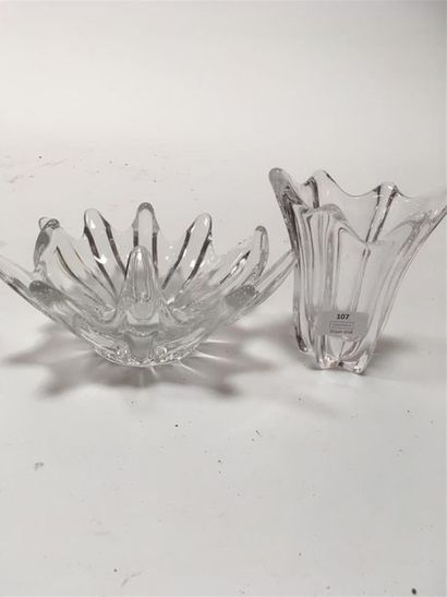 null DAUM coupe de forme livre (H: 11 - L: 23 cm)
Vase H: 14 cm