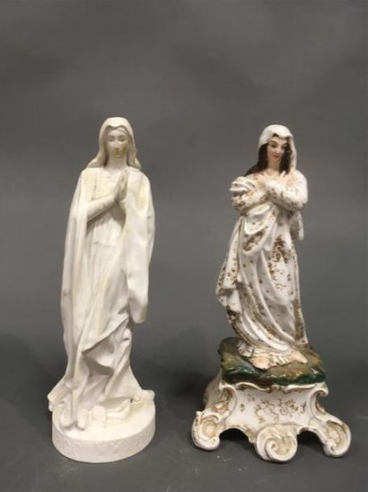 null Lot de deux Vierges
dont une en porcelaine peinte
H: 33 cm