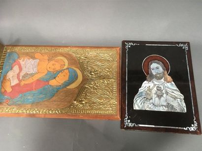 null Icone avec inscrustation de nacre
H: 60 cm
Etagèere à décor de la Vierge