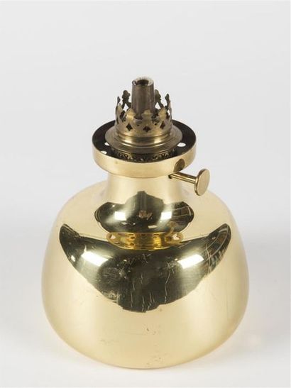 null HENNING KOPPEL (1918-1981)
Lampe à pétrole 
Etiquette de l'éditeur
Edition:...
