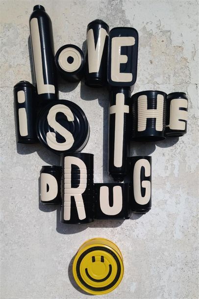 null ME LATA
Love is the drug
Cans collées et peintes à l'aérosol et vernis
85x53...