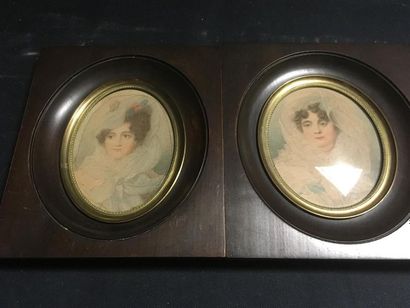 null Deux miniatures ovales portraits de femmes