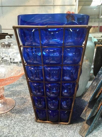 null Vase en verre teinté bleu