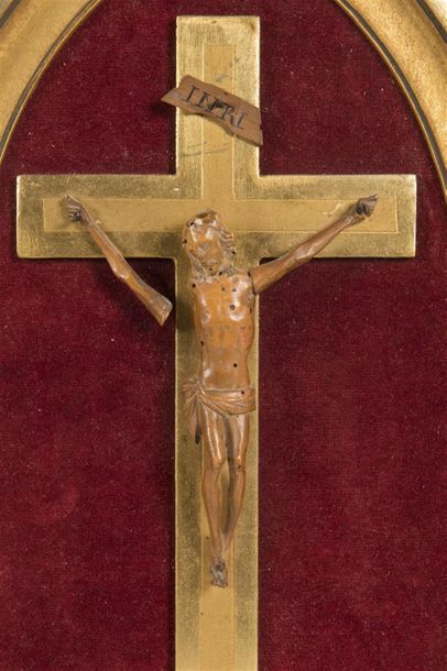 null Crucifix en bois dans cadre doré
H totale : 38cm
Christ légèrement piqué