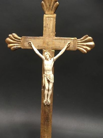 null Croix d'autel en bois doré
H: 65 cm