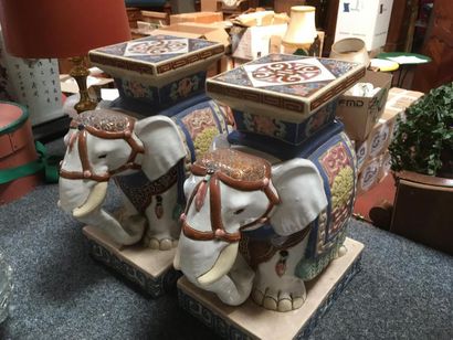 null Paire d'éléphant en porcelaine peinte