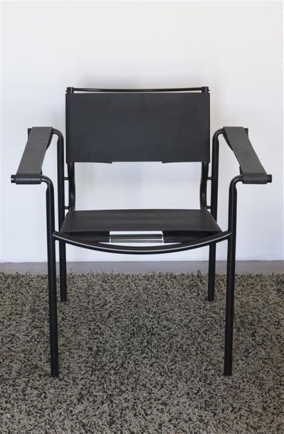 null Giandomenico BELOTTI (1922-2004) 
Fauteuil modèle 109 et son ottoman à structure...