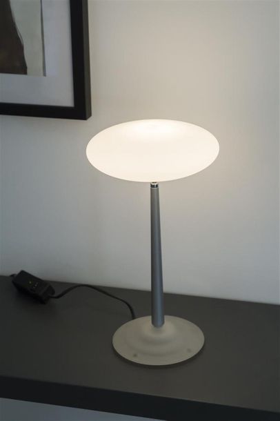 null Matteo THUN (Né en1952)
lampe de table modèle Pao T1 à base circulaire en verre...