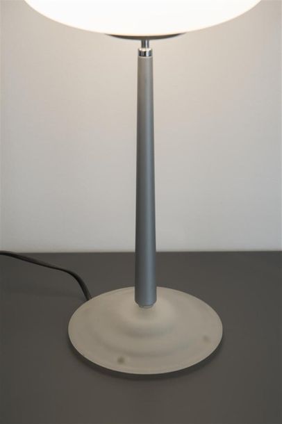 null Matteo THUN (Né en1952)
lampe de table modèle Pao T1 à base circulaire en verre...