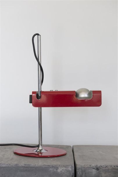 null Joe COLOMBO (1930-1971)
Lampe de table modèle Spider à base circulaire en métal...