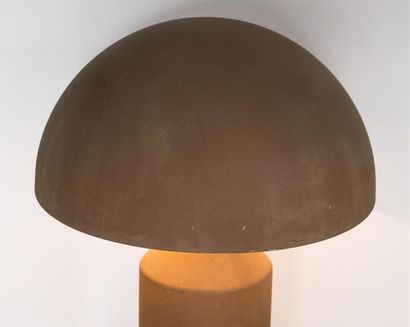 null Vico MAGISTRETTI (1920-2006)
Lampe de table modèle Atollo en métal laqué marron...