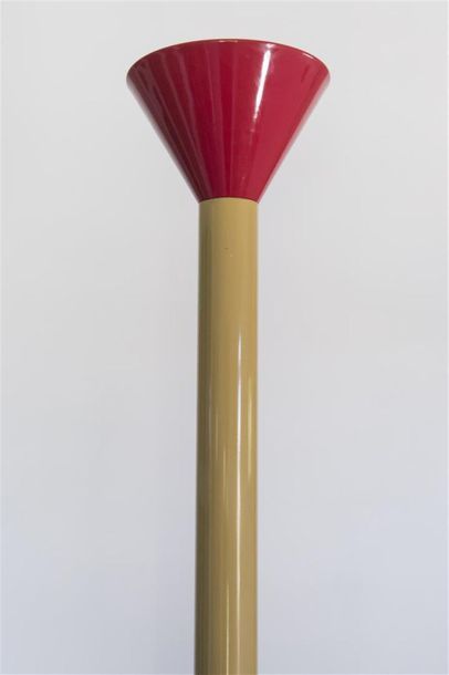 null Ettore SOTTSASS Jr (1917-2007)
Lampadaire modèle Calimaco en métal laqué rouge,...