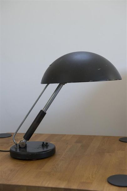 null Karl TRABERT
Lampe de bureau Standart "modèle 6580" - 1933
Déflecteur en tôle...