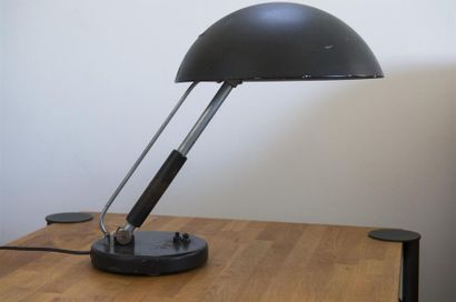 null Karl TRABERT
Lampe de bureau Standart "modèle 6580" - 1933
Déflecteur en tôle...