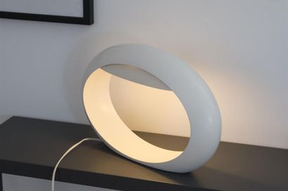 null GLORIA 
Prototype de lampe de table modèle Ellipsis en plastique abs blanc
Embossé...