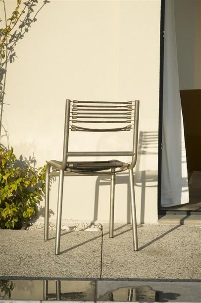 null René HERBST
Suite de deux chaises modèle Sandows à structure tubulaire en métal...