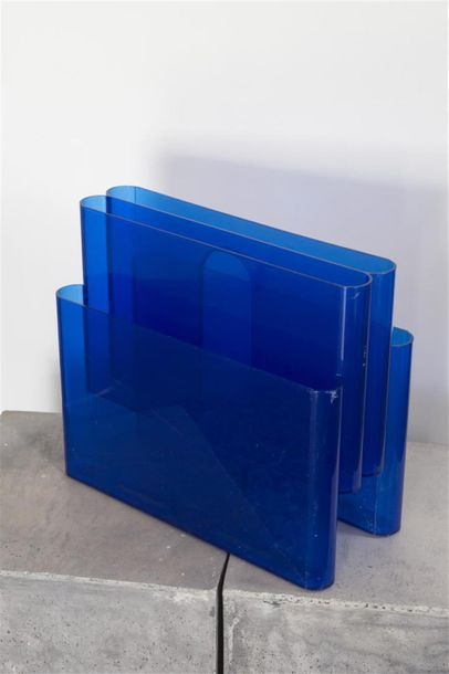 null Giotto STOPPINO (1926 - 2011)
Porte-revue en plastique transparent de couleur...