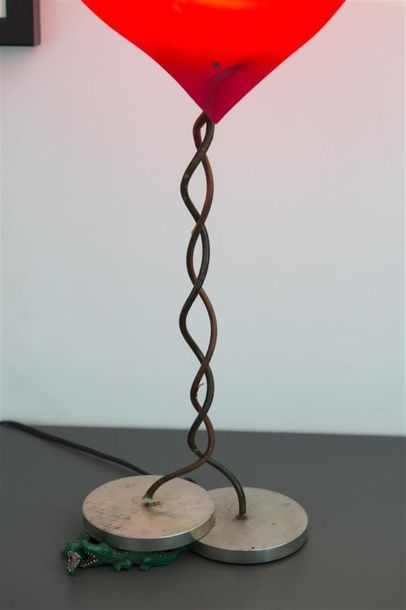 null Ingo MAURER (Né en 1932)
Lampe à poser modèle «One from te heart» en métal,...