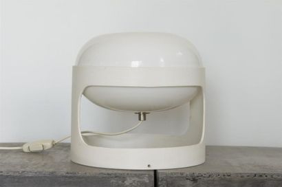 null Joe COLOMBO (1930-1971)
Lampe modèle KD 27 à pied circulaire en plastique abs...