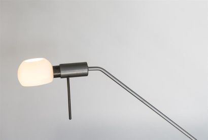 null FONTANA ARTE 
Lampe modèle 2750 dit Coppoletta à un feu halogène à base circulaire...