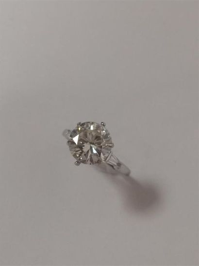 null Diamant de 2,69 carats environ taille ancienne. CERTIFICAT LFG 325720 indiquant...