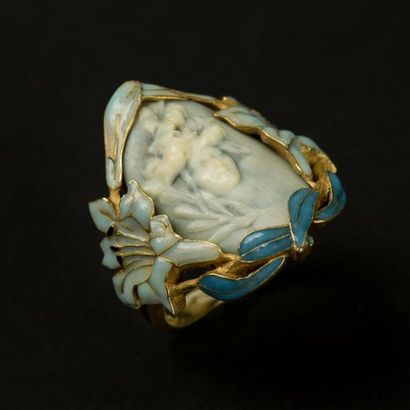 null LOT 6
Attention cette bague passe bien en tant que lot 6
René LALIQUE, bague...