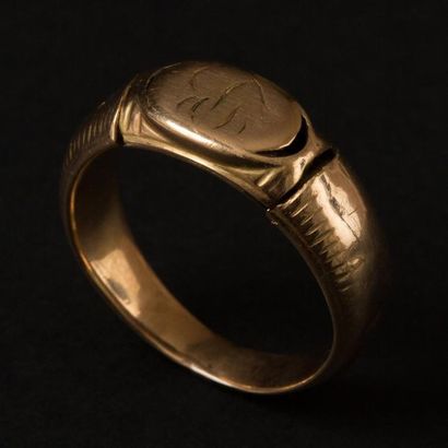 null Bague à poison en or jaune 18 K (750), système articulé pour ouvrir la partie...