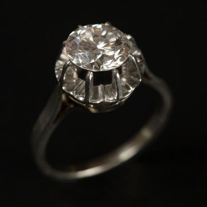 null Bague en platine et or blanc (750) 18K griffée d'un diamant demi-taille de 2,11...