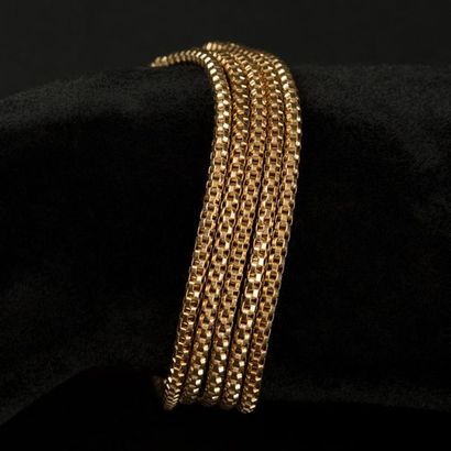 null Bracelet en or jaune (750) 18K quatre rangs maille serpent. Fermoir en diamants...