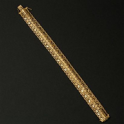 null Bracelet souple en or jaune 18K (750), décor de feuillage en quinconce. Poids...