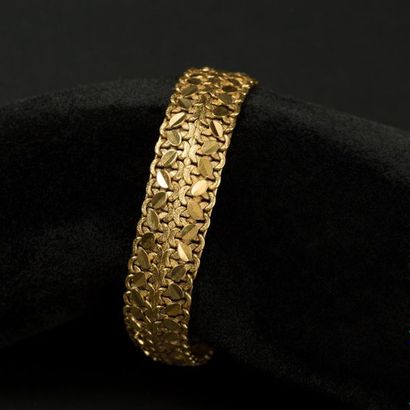 null Bracelet souple en or jaune 18K (750), décor de feuillage en quinconce. Poids...