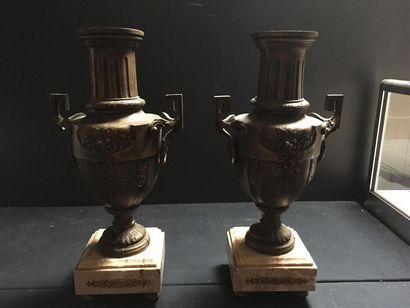 null Paire de vases en régule avec pied en marbre