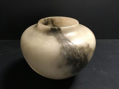 Petit vase en marbre