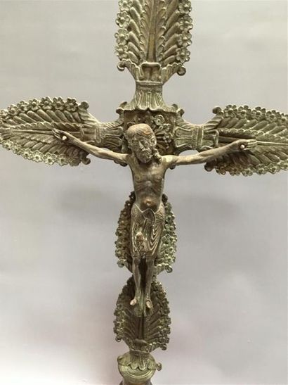null Crucifix en bronze de style roman
H totale : 52cm