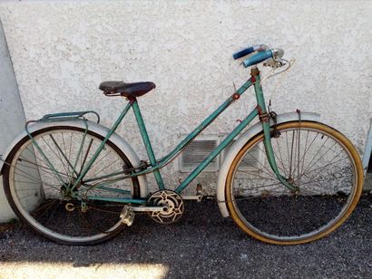 Vélo ville femme, 1950
Taille 54
Cadre acier,...