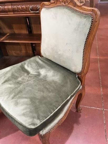 null Paire de chaises de style Louis XV
Garniture en velours vert