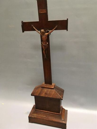 null Crucifix en bois
H totale : 70cm