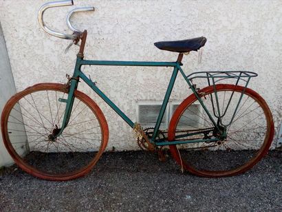 null Vélo de route, 1950
Taille 53
Cadre acier
A restaurer !