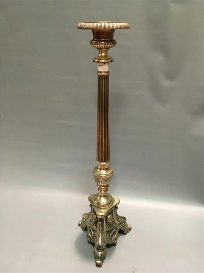 null Important bougeoir en bronze argenté
H : 73cm