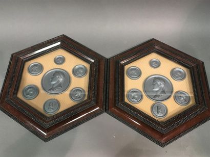 null Médailles de Napoléon Bonapatre encadrées dans paire de cadre de forme héxagonale
H46...