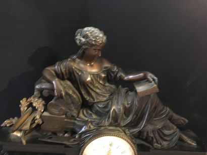 null Pendule à sujet en bronze, Mercier à Paris