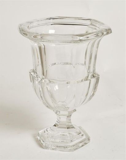 null Vase Medicis cristal moulé à pans coupés
Vers 1900
Attribué à Baccarat
H : 26cm
D...