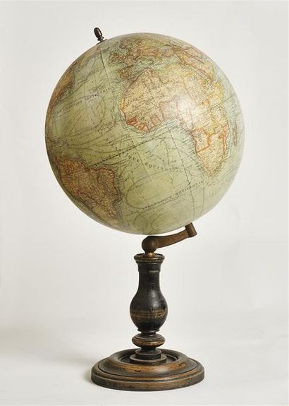 null G THOMAS Globe terrestre
pied en bois noirci
H 64 cm