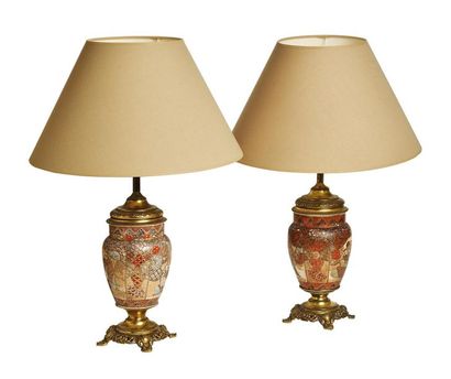 null Une paire de lampes SATSUMA montures en bronze
H: 37 cm