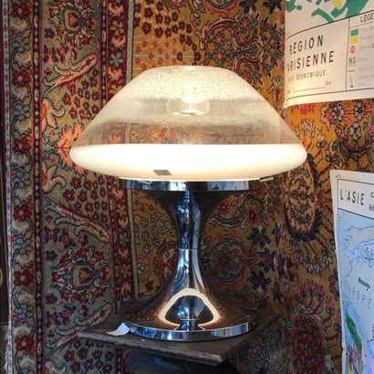 null Dans le goût de Sergio MAZA Lampe italienne Design année 70
Pied en métal chromé...